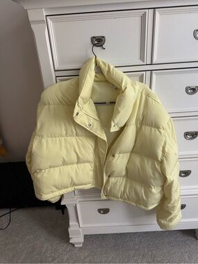 Women's Cropped Puffer Jacket - Pale Yellow